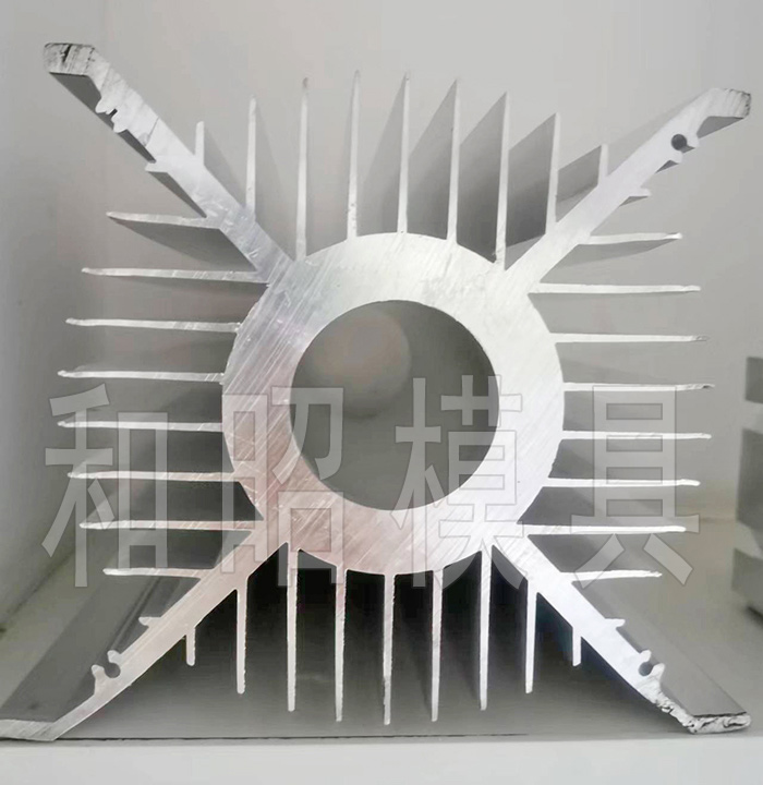 散熱器模具-.jpg
